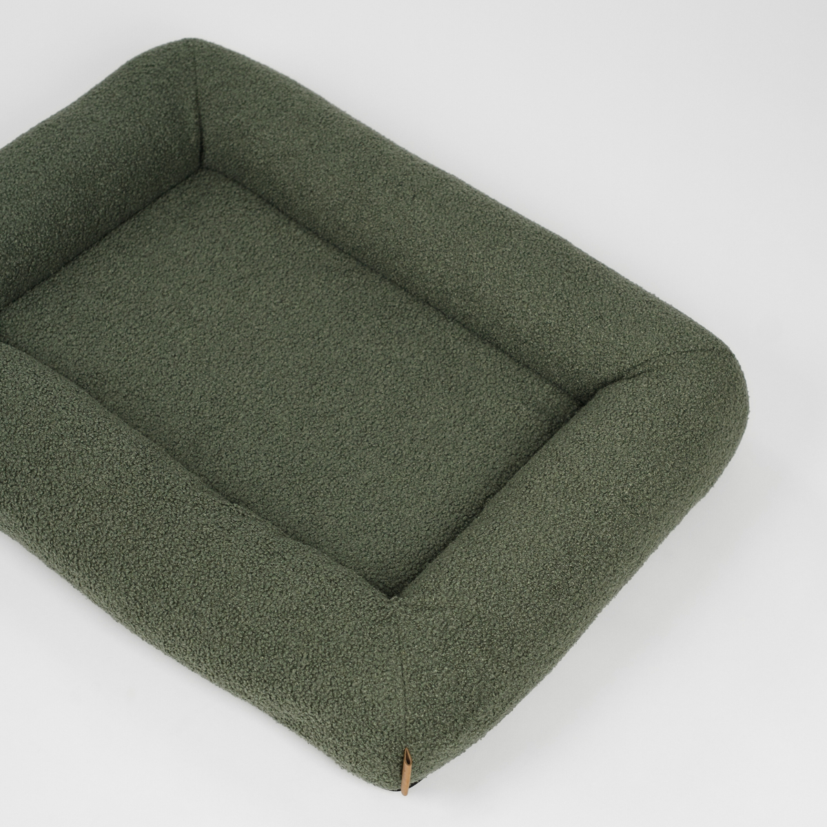 Hundkorgen i Moss Green bouclé sedd uppifrån